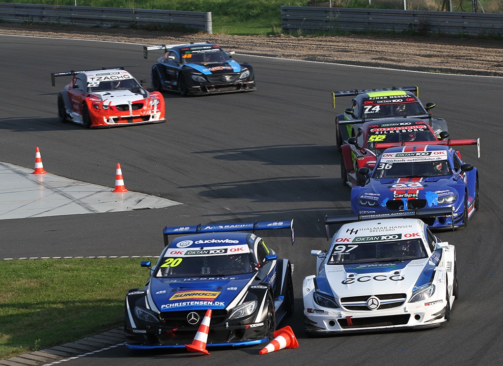 Ole Petersen og Ronnie Bremer kæmpede hårdt om førstepladsen
(Foto: Motorsporten.dk)